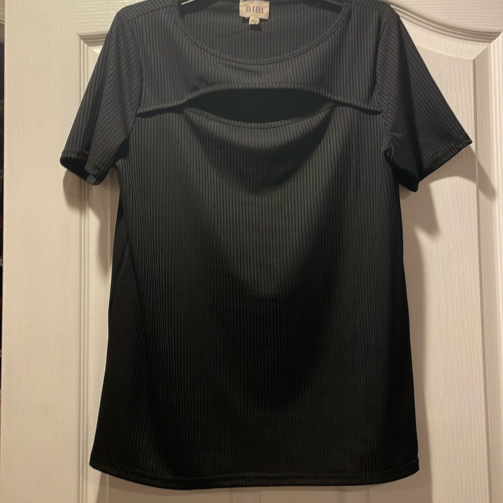 Ribbed black shirt